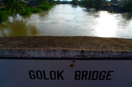 Crossing The Malaysian-Thai Border Via Sungai Golok – JIPP TRAVELS